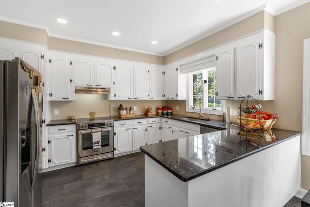 307 S. Broad Street, Clinton, SC 29325