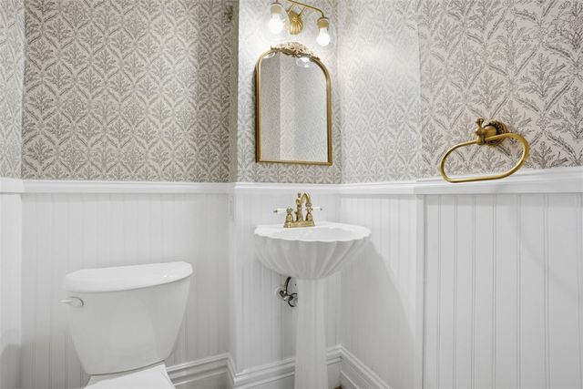 516 Eau Claire Street, City Of But Ne, PA 16001