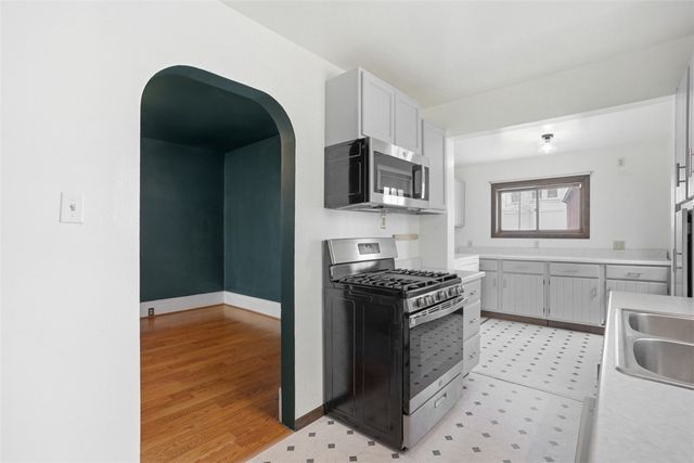 516 Eau Claire Street, City Of But Ne, PA 16001