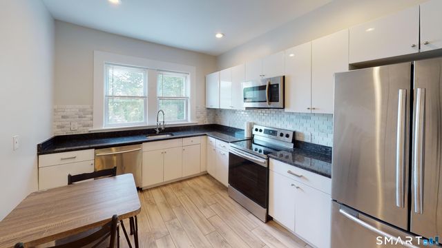 90 Bristol Street, New Haven, CT 06511