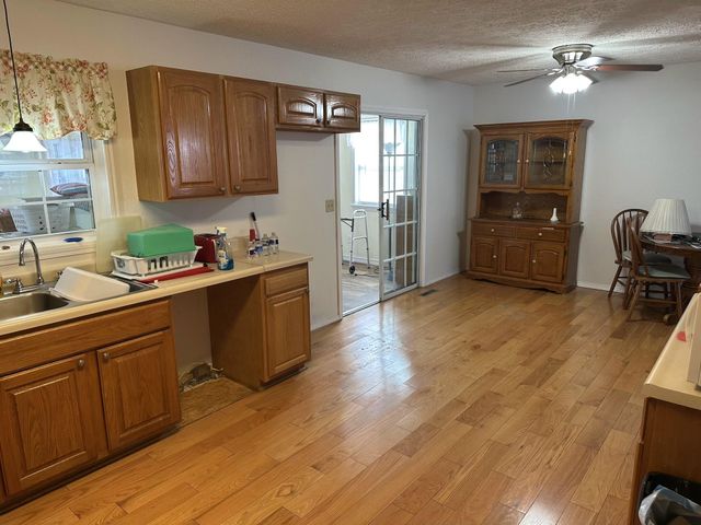 7520 Private Road 8927, West Plains, MO 65775