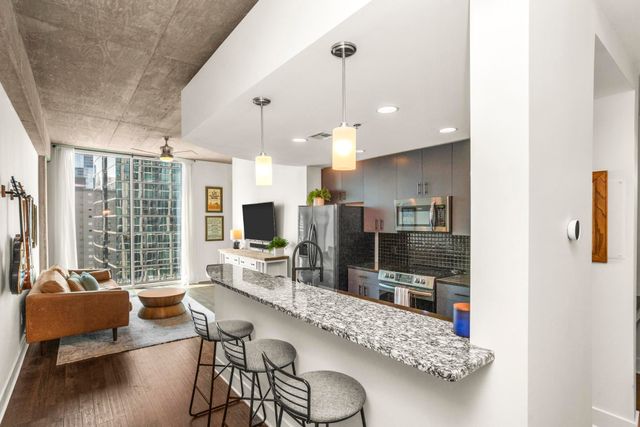 415 Church St Apt 1608, Nashville, TN 37219