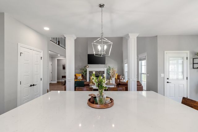 553 Bowden Dr, Clarksville, TN 37043