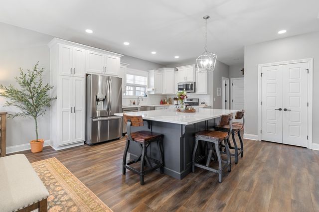 553 Bowden Dr, Clarksville, TN 37043