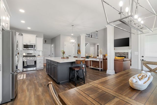 553 Bowden Dr, Clarksville, TN 37043