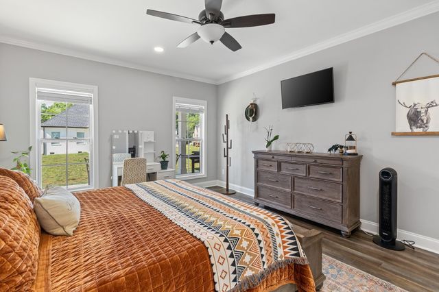 553 Bowden Dr, Clarksville, TN 37043