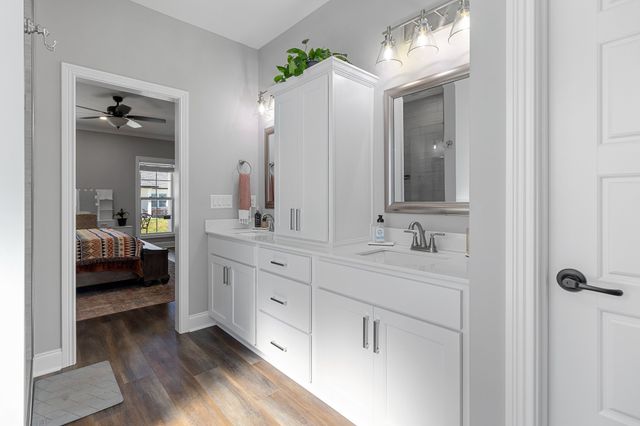 553 Bowden Dr, Clarksville, TN 37043