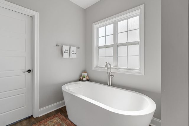 553 Bowden Dr, Clarksville, TN 37043