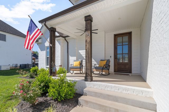 553 Bowden Dr, Clarksville, TN 37043