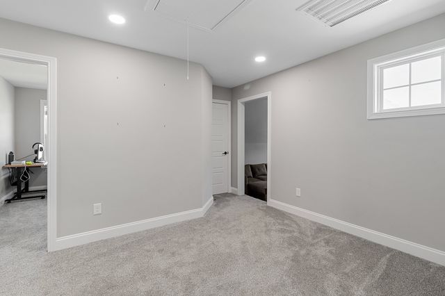 553 Bowden Dr, Clarksville, TN 37043