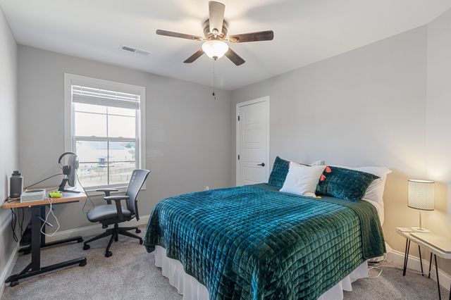 553 Bowden Dr, Clarksville, TN 37043