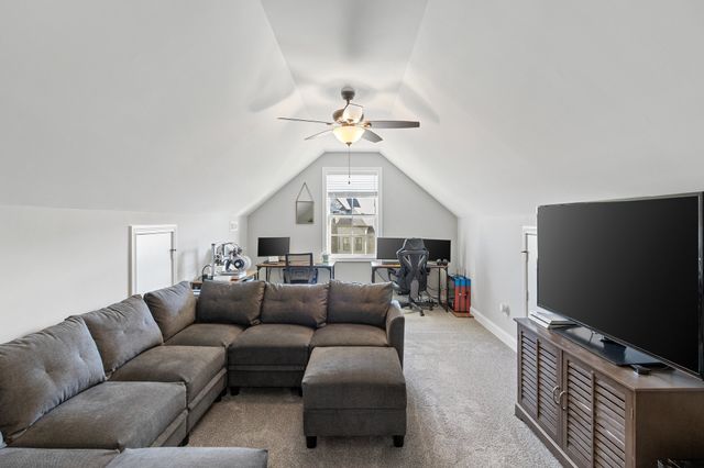 553 Bowden Dr, Clarksville, TN 37043