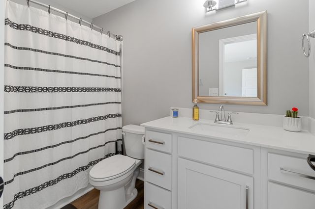 553 Bowden Dr, Clarksville, TN 37043