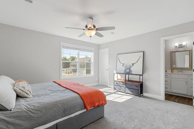 553 Bowden Dr, Clarksville, TN 37043