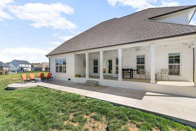 553 Bowden Dr, Clarksville, TN 37043