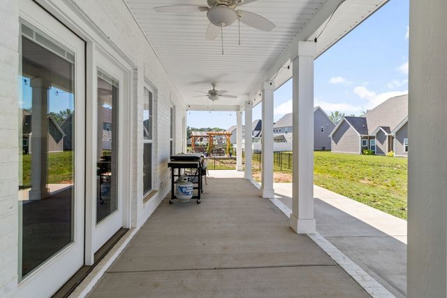 553 Bowden Dr, Clarksville, TN 37043