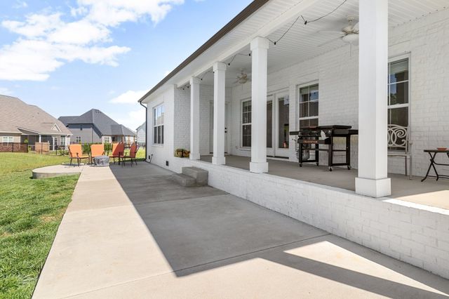 553 Bowden Dr, Clarksville, TN 37043