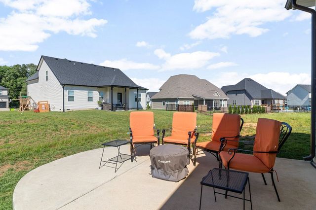 553 Bowden Dr, Clarksville, TN 37043