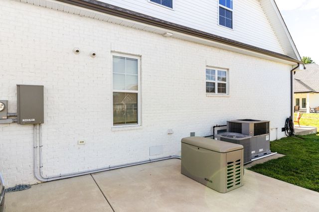 553 Bowden Dr, Clarksville, TN 37043