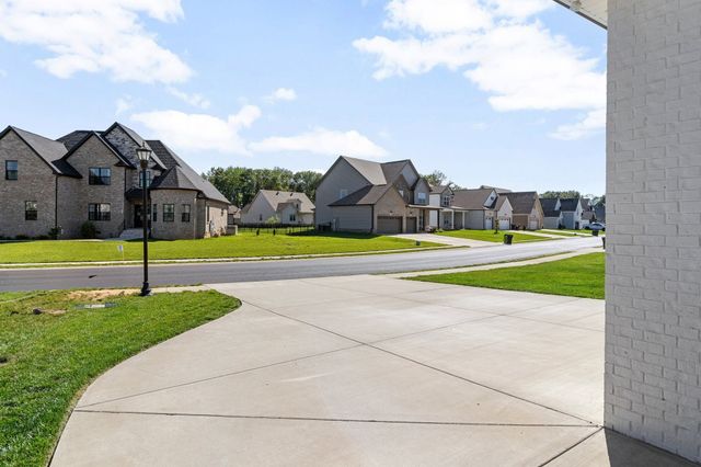 553 Bowden Dr, Clarksville, TN 37043