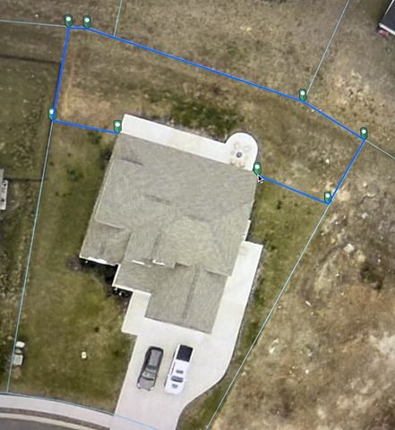 553 Bowden Dr, Clarksville, TN 37043