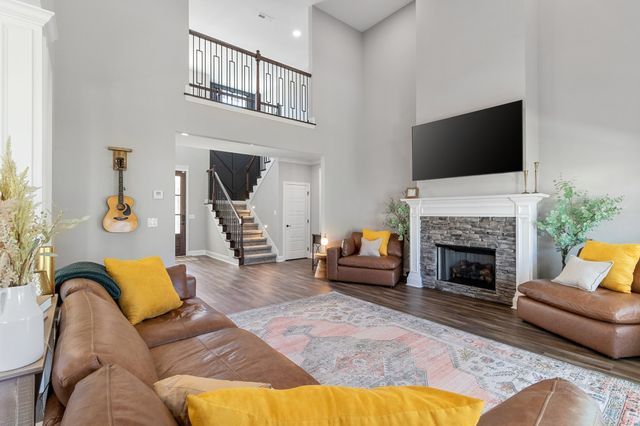 553 Bowden Dr, Clarksville, TN 37043