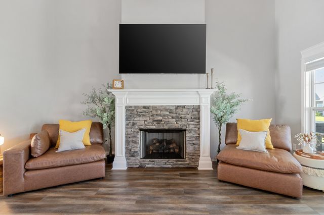 553 Bowden Dr, Clarksville, TN 37043