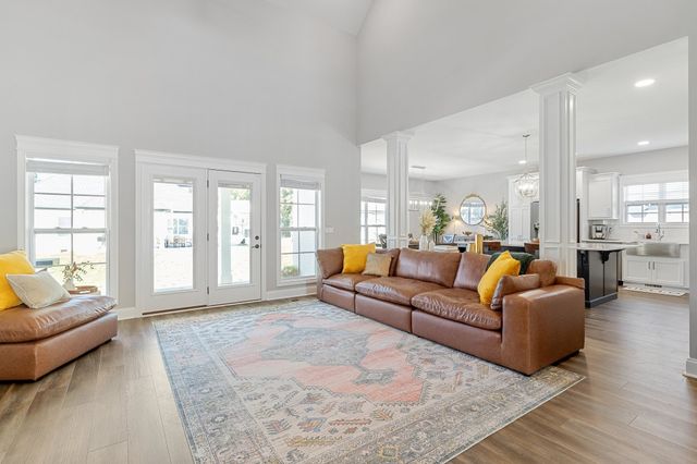 553 Bowden Dr, Clarksville, TN 37043