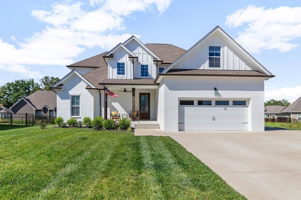 553 Bowden Dr, Clarksville, TN 37043