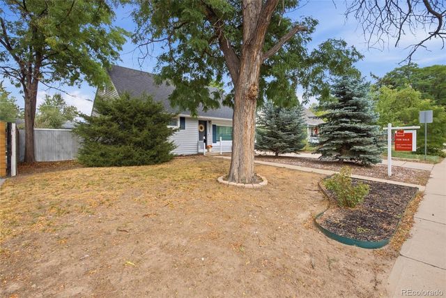 10607 Lowry Place, Aurora, CO 80010