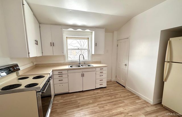 311 W Brown Street, Iron Mountain, MI 49801