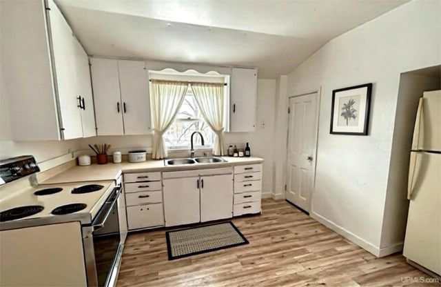 311 W Brown Street, Iron Mountain, MI 49801