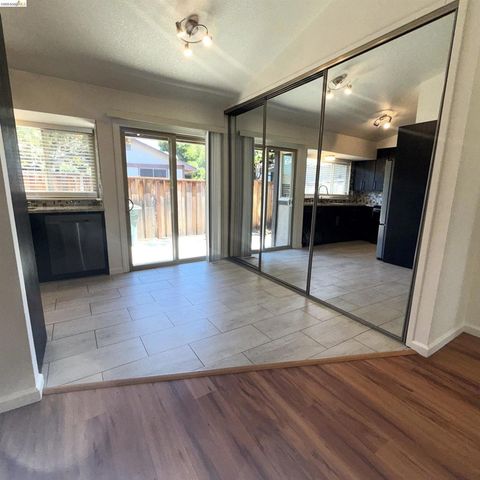 5551 Guadalupe Ct, Concord, CA 94521