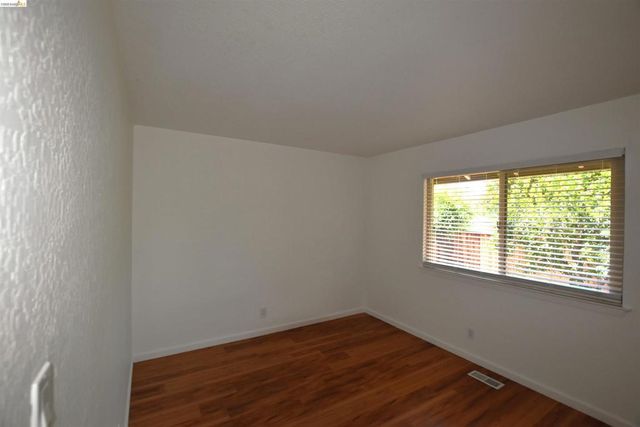 5551 Guadalupe Ct, Concord, CA 94521