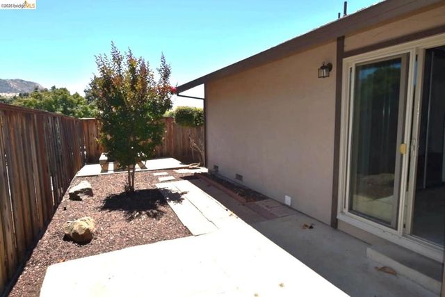 5551 Guadalupe Ct, Concord, CA 94521