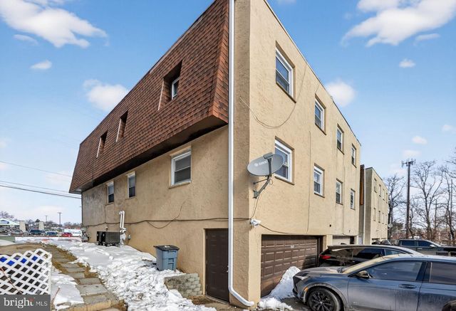 2406 TOWNSHIP LINE, Havertown, PA 19083