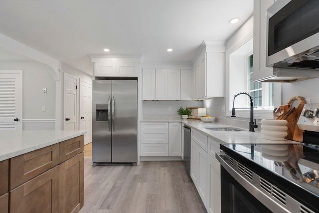 14 Brown Drive, Walpole, MA 02081