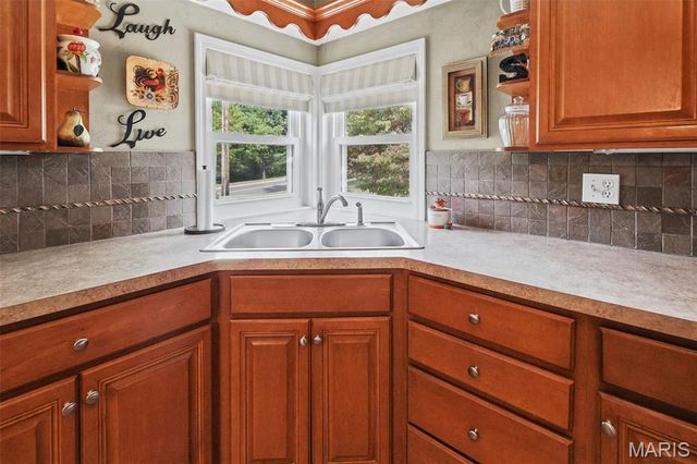 110 E Country Lane, Collinsville, IL 62234