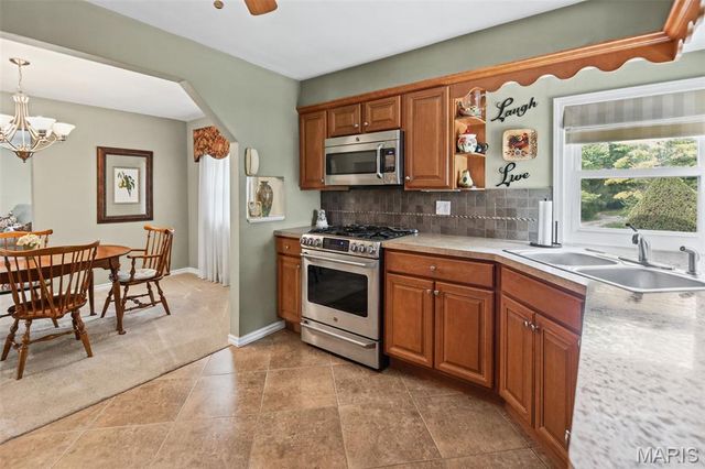 110 E Country Lane, Collinsville, IL 62234