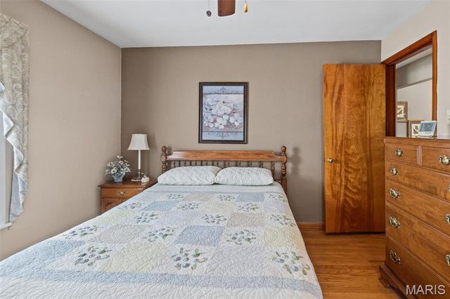 110 E Country Lane, Collinsville, IL 62234