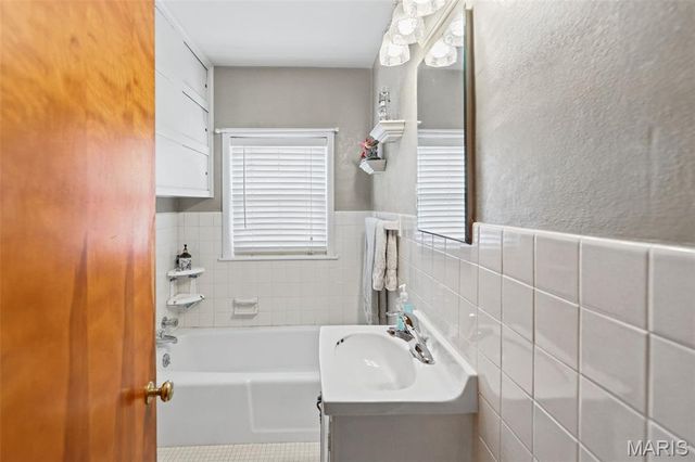 110 E Country Lane, Collinsville, IL 62234