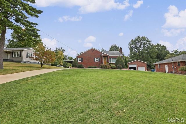 110 E Country Lane, Collinsville, IL 62234