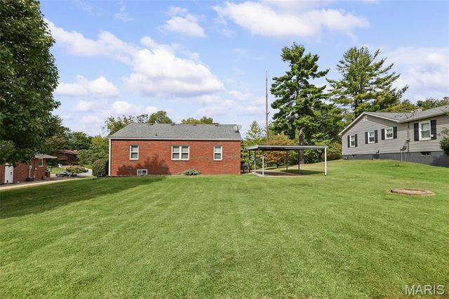 110 E Country Lane, Collinsville, IL 62234