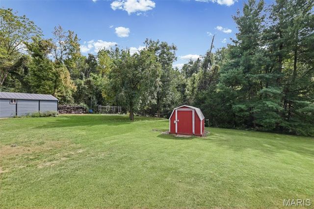 110 E Country Lane, Collinsville, IL 62234