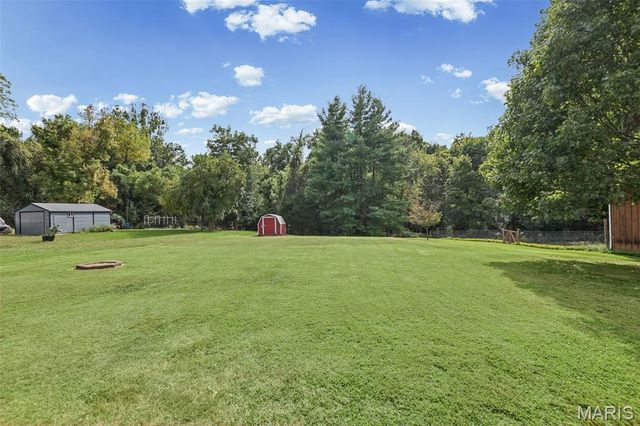 110 E Country Lane, Collinsville, IL 62234