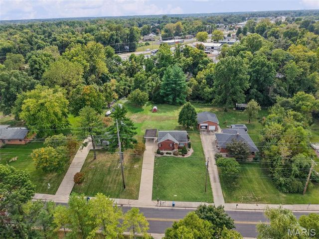 110 E Country Lane, Collinsville, IL 62234