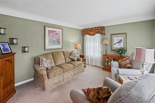 110 E Country Lane, Collinsville, IL 62234