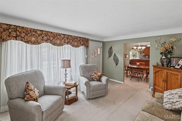 110 E Country Lane, Collinsville, IL 62234