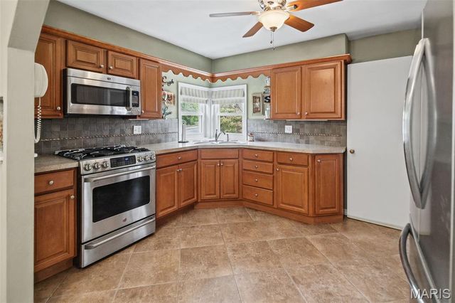110 E Country Lane, Collinsville, IL 62234