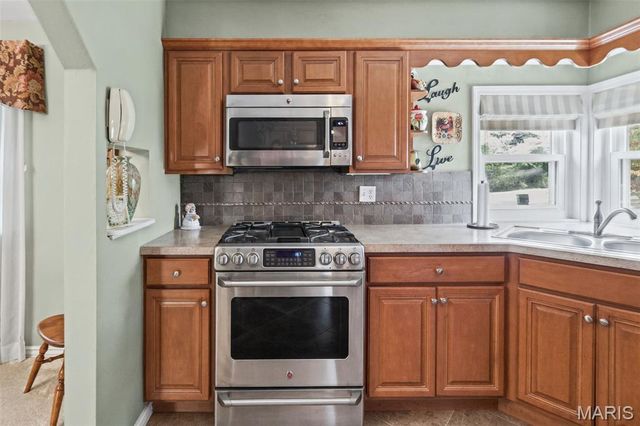 110 E Country Lane, Collinsville, IL 62234